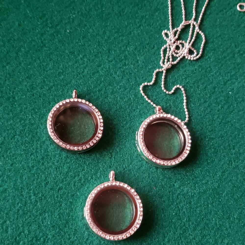 Women's fashion magnetic floating charm necklaces